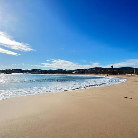 Spacieux, 50 M Des Plages, Vue Imprenable * Fréjus